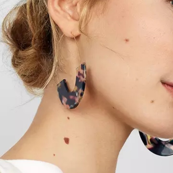 🌟Host Pick🌟Multi Color Acrylic Hook Earrings - Picture 4 of 7